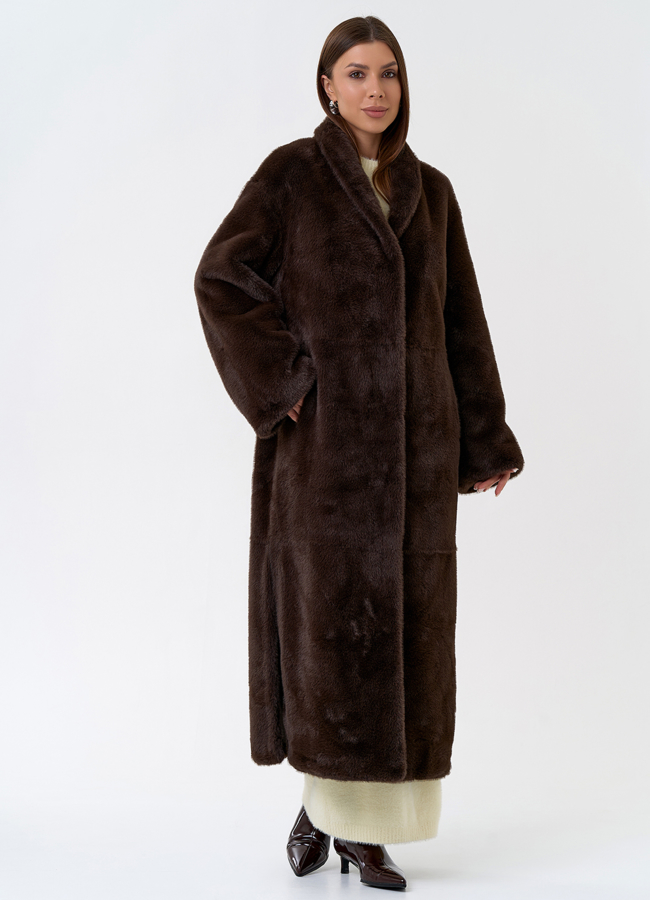 Длинное пальто из эко меха с декоративным поясом модель № 31219 в кредит