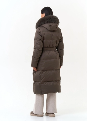 Женский пуховик с мехом песца на капюшоне фото