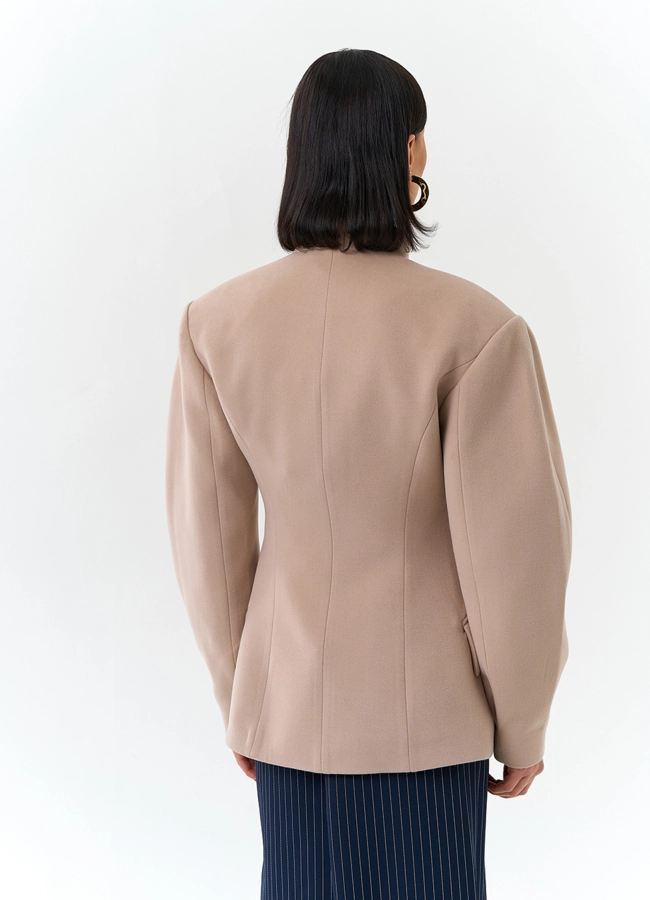 фото Женское укороченное пальто с акцентными рукавами модель № 32779