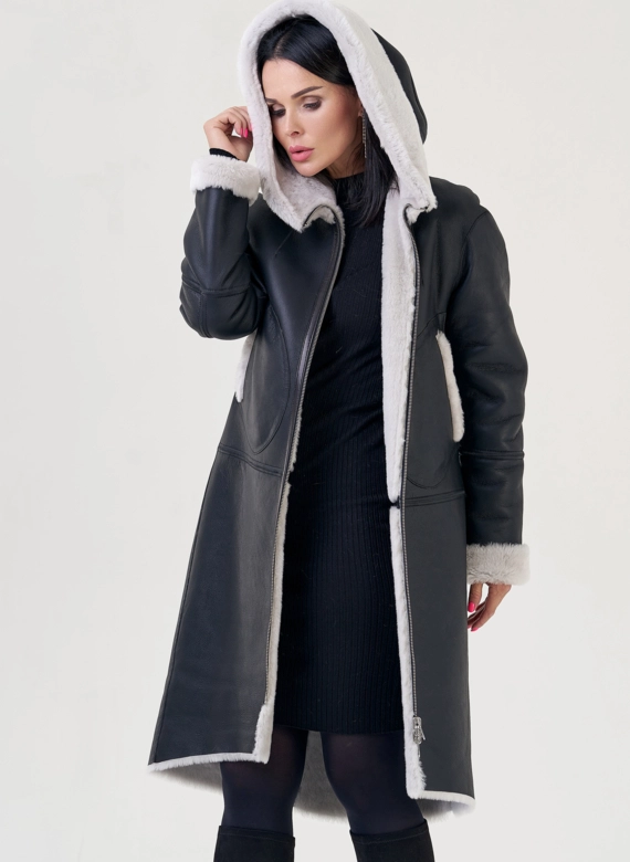 Двухсторонняя женская дубленка с капюшоном