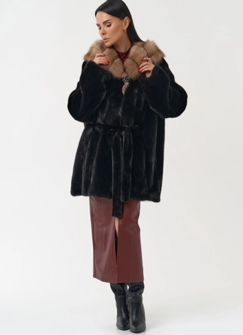 Норковая шуба с капюшоном из меха куницы фото