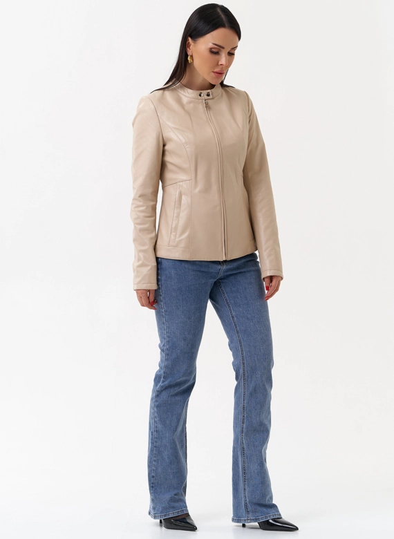 Светлая кожаная куртка