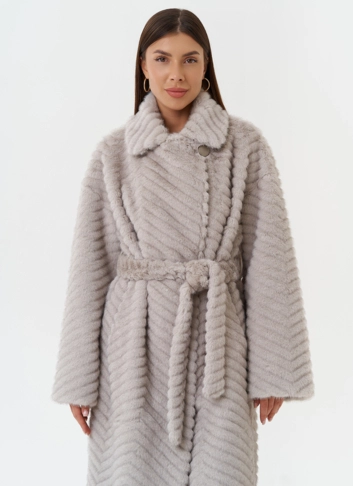 Женское пальто из эко меха с поясом