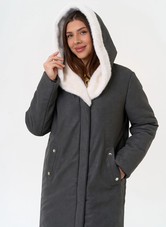 Пуховик из эко кожи с капюшоном из эко меха фото