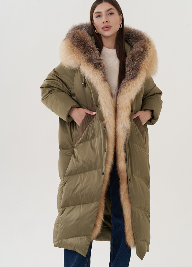 Пуховик с отделкой капюшона из меха лисы  модель № 25934 в кредит