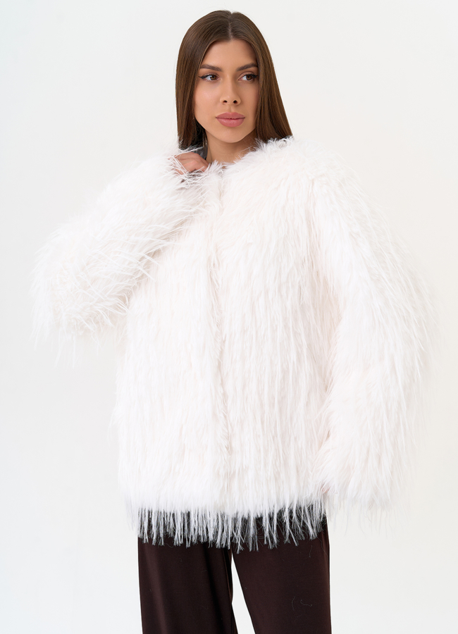 Женская шуба под эко страуса белого цвета модель № 31265 в рассрочку