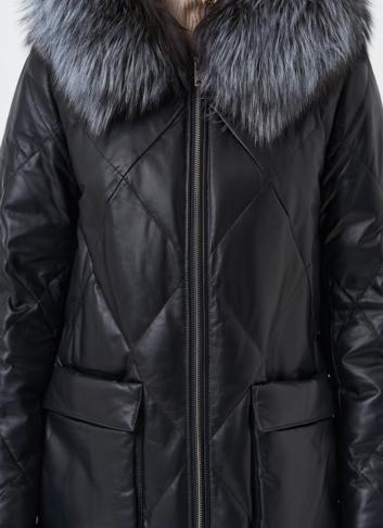 Женский кожаный пуховик с капюшоном