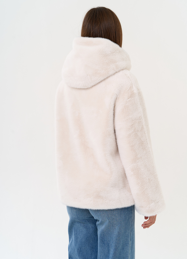 Женская куртка из эко меха с капюшоном модель № 31223 в кредит