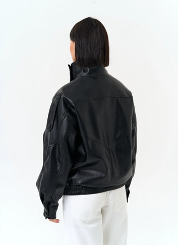 Женская куртка из эко кожи с воротником стойкой